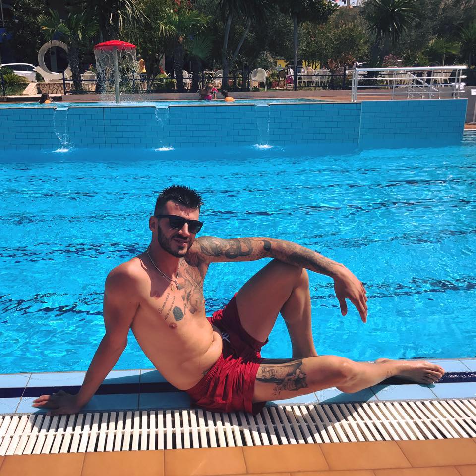 Misteri vrasje apo vetëvrasje? Ky është i riu shqiptar i gjendur pa jetë, me plumb në kokë