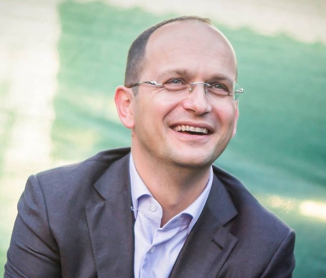 “Reflektim dhe përulësi përballë historisë”, mesazhi i ish-ministrit Bushati