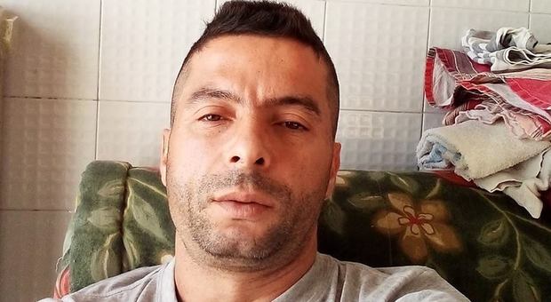 Shqiptari i dëbuar 14 herë nga Italia, çfarë e bën të këmbëngulë sërish