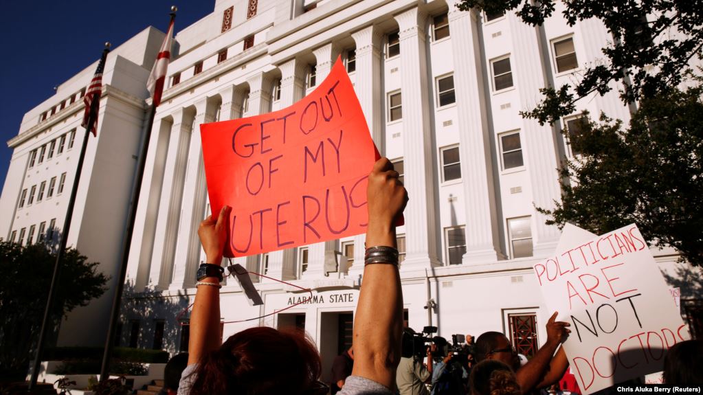 “S’e dija që isha shtatzënë, abortova pa dashje”, gjykata vendos për 21-vjeçaren