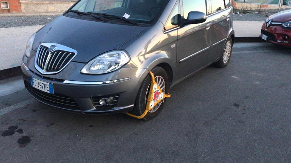 Kujdes ku parkoni makinën në Durrës! Policia Bashkiake: Evitoni gjobat dhe bllokimin e mjetit (FOTO)