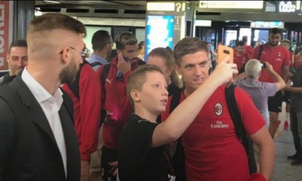 600 mijë euro do të përfitojë Milani nga miqësorja me Feronikelin