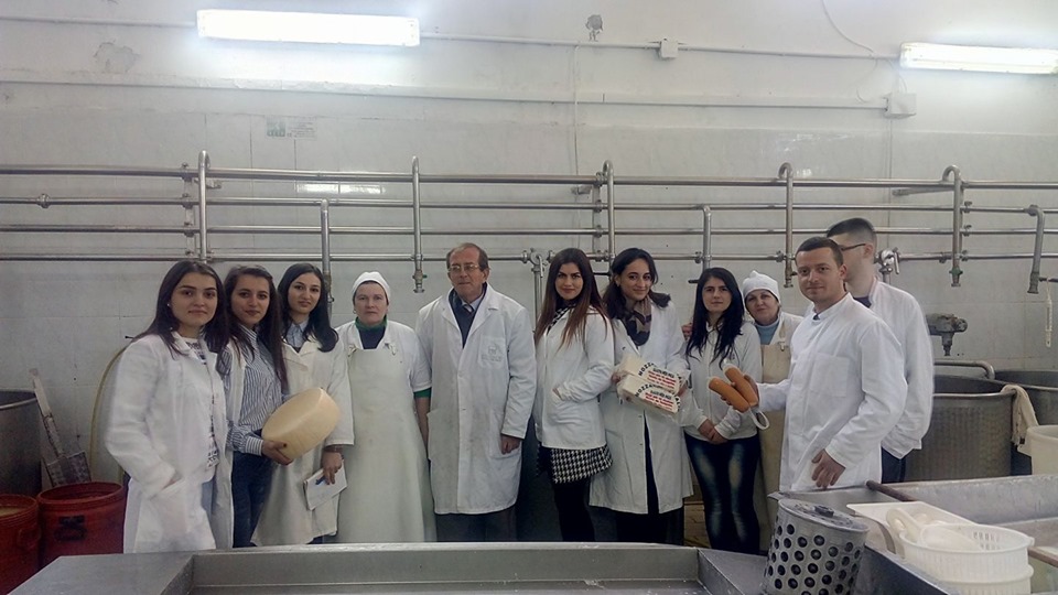 Projekti i BE-së / Inxh. Tivari në zonat e thella të Pukës, trajnim me familjet që kanë shumë dhi