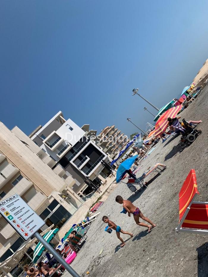 Krijohet një plazh publik në një nga zonat më të frekuentuara të Durrësit (FOTO)