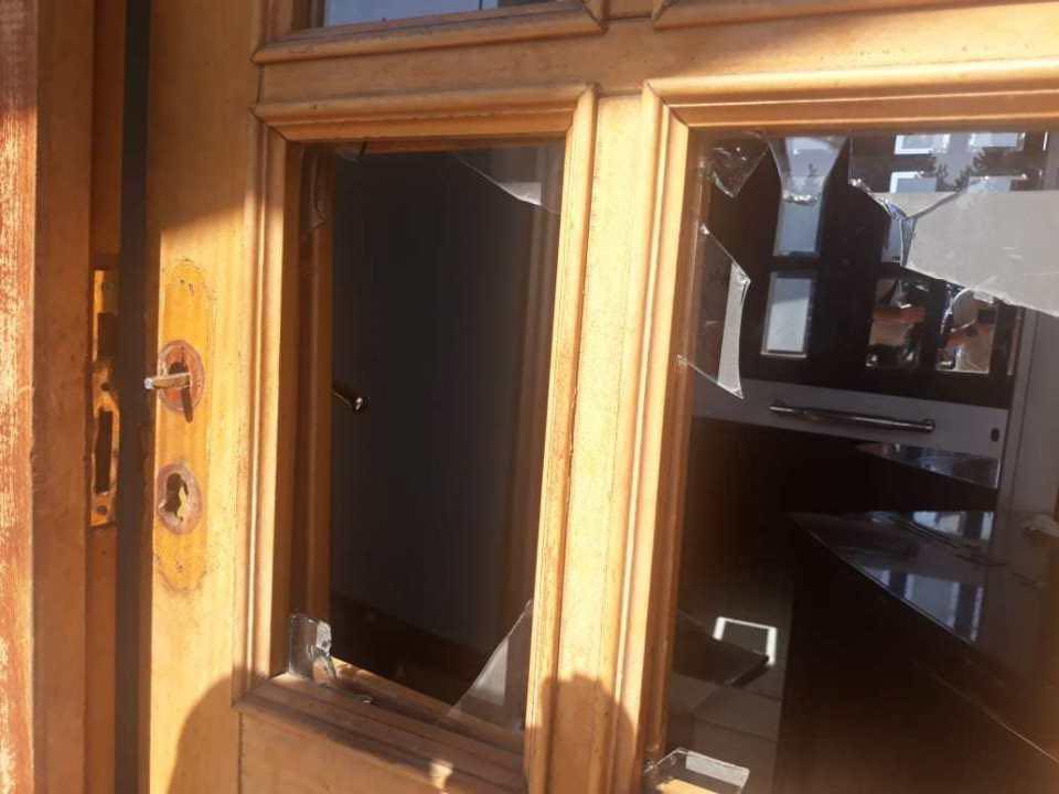 Hapja me forcë e derës së Bashkisë Kamëz, reagon Basha