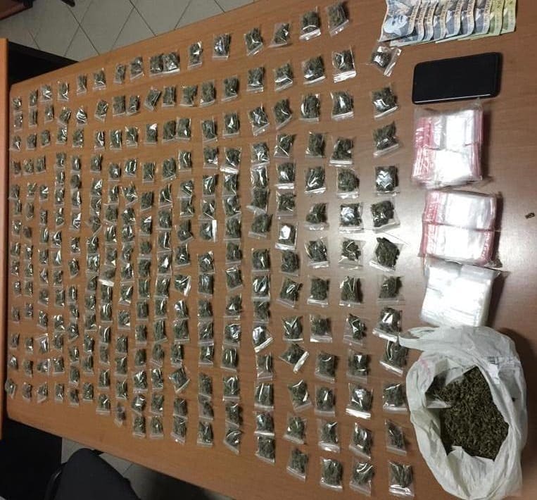 Shpërndante lëndë narkotike, arrestohet poseduesi