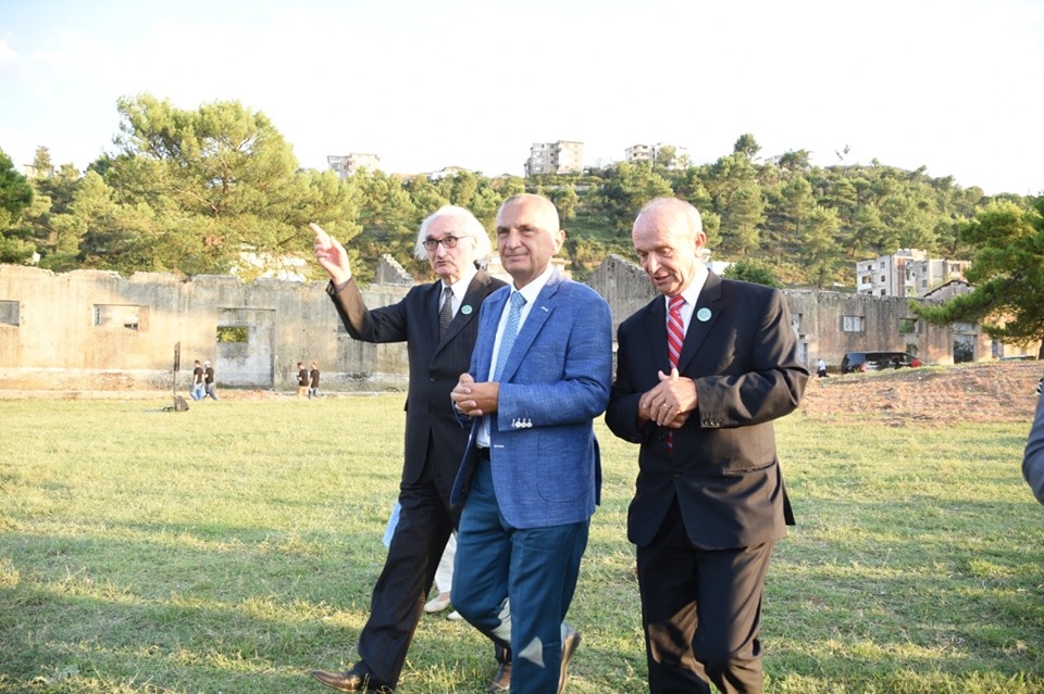 “Të çlirohemi nga makthi i diktaturës”, Meta: Kurrë më kthim 30 vite pas