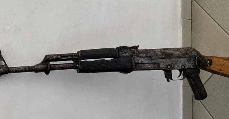 Parandalohet krimi në familje, prangoset burri