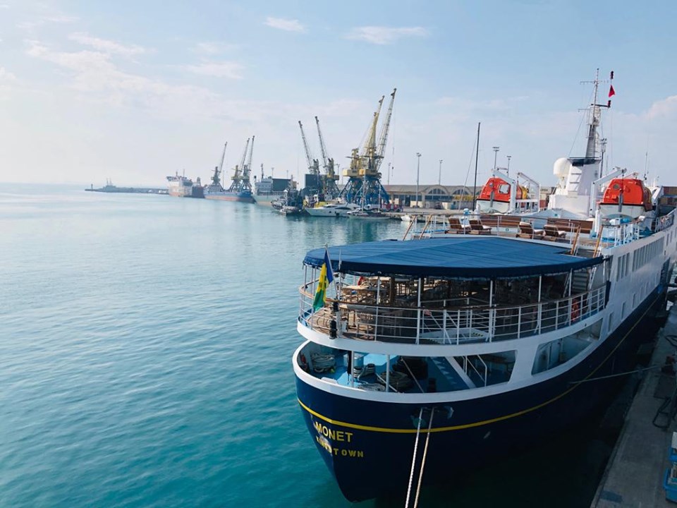 Mbërrin për herë të parë në Durrës anija turistike “Monet” (VIDEO+FOTO)