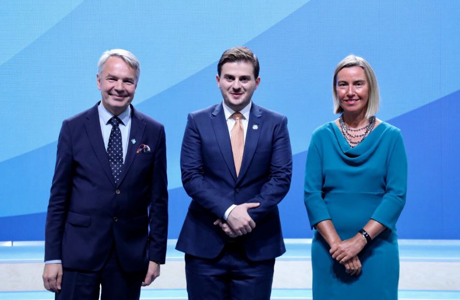 Cakaj takon Mogherinin: Presim hapjen e negociatave në tetor