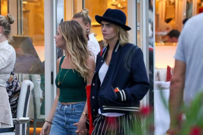 Cara Delevingne martohet në fshetësi me të dashurën Ashley Benson