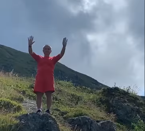 Meta bën shqiponjën në 1850 m lartësi, urimi për shqiptarët (VIDEO)