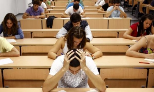 Nisin provimet e vjeshtës për maturantët, sot provimi i gjuhës së huaj