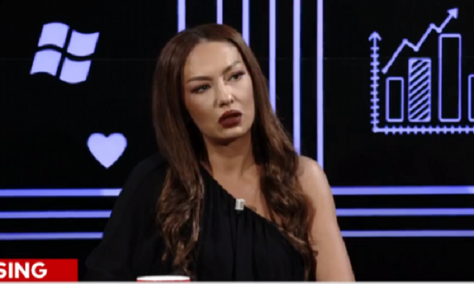 Adelina Ismaili: Këngëtarët e Kosovës s’fitonin çmime në Shqipëri