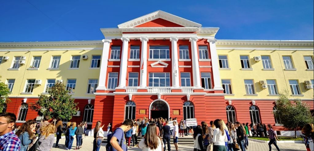 Nis aplikimi në universitete