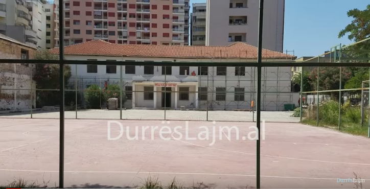Pas 9 muaj pritje, nis rikonstruksioni i shkollës në qendër të Durrësit. Ja kur do të jetë gati për nxënësit (VIDEO)