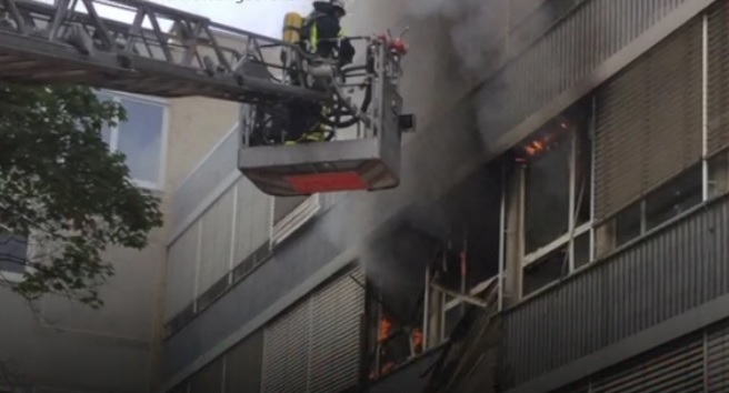 I refuzohet azili në Gjermani, shqiptari i vë flakën kampit (VIDEO)