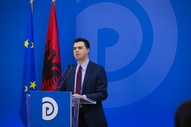 “Zgjidhja kalon nga politikanë me pranga në duar”, mesazhi i Bashës