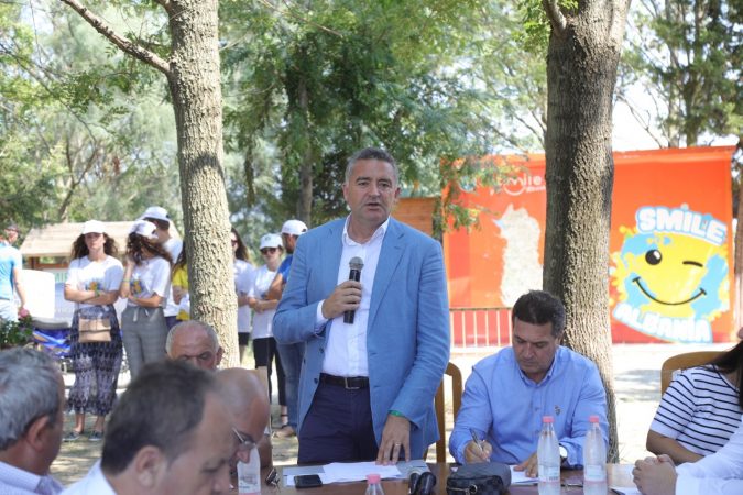 Klosi: Pushteti lokal nuk e ka kuptuar problematikën e papastërive në plazhe