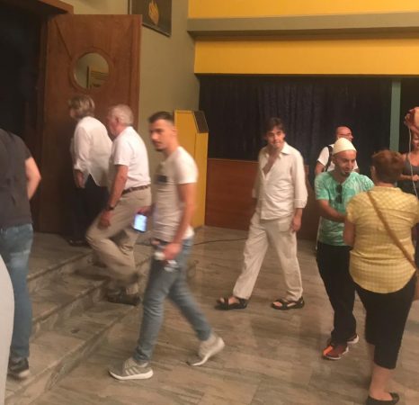 Protesta për teatrin, zv. ambasadori i OSBE i bashkohet artistëve