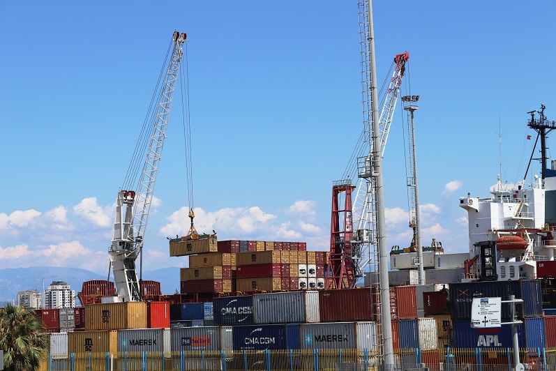 Durrës, përpunohen 9 anije dhe 3 tragete, 9 jahte ankorohen në kalatën nr.4