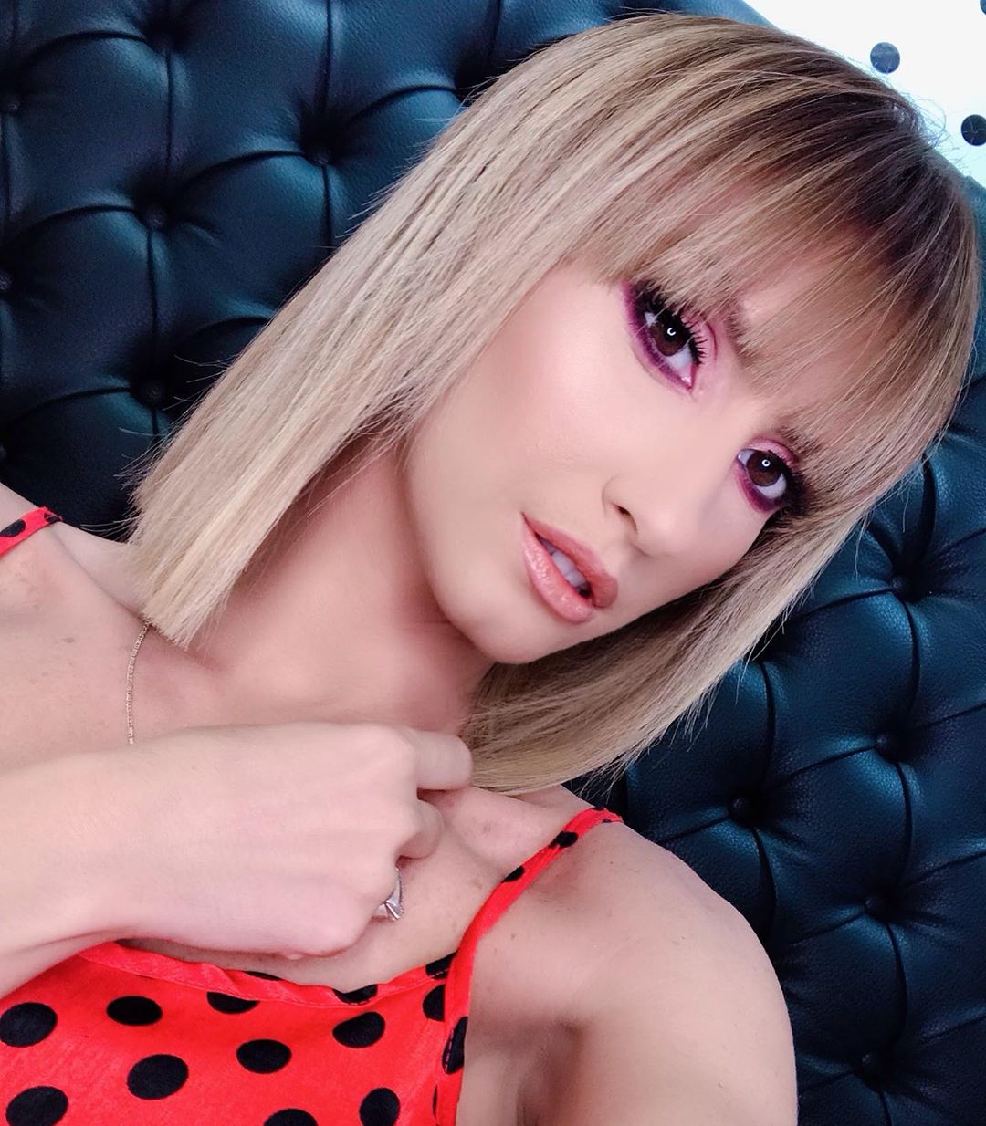 “Dhia e Kols ka prerje më të bukur”, Aulona i kthehet keq ndjekëses që e ofendoi për look-n e ri