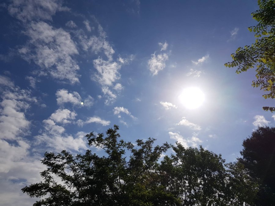 Reshje në disa qarqe, si parashikohet moti për sot