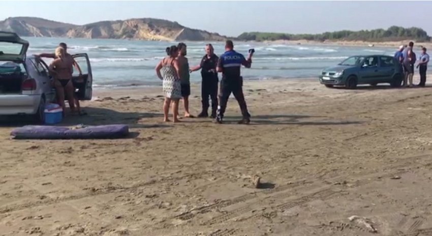 Futet në det për t’u larë, por pëson infarkt dhe vdes