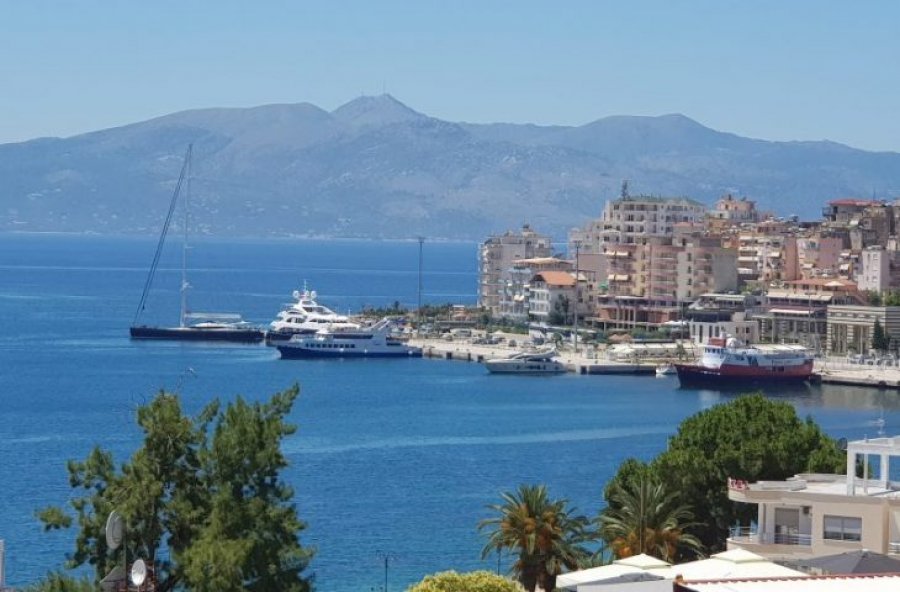 Mbërrin superjahti 400 mln dollarë i emirit të Katarit (FOTO)