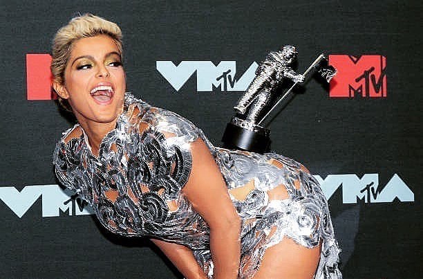 Bebe Rexha fiton çmimin e parë në “MTV VMAs”