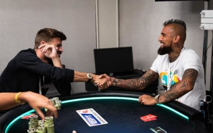 Befasojnë Pique e Vidal, luajnë poker dhe fitojnë gjysmë milion euro