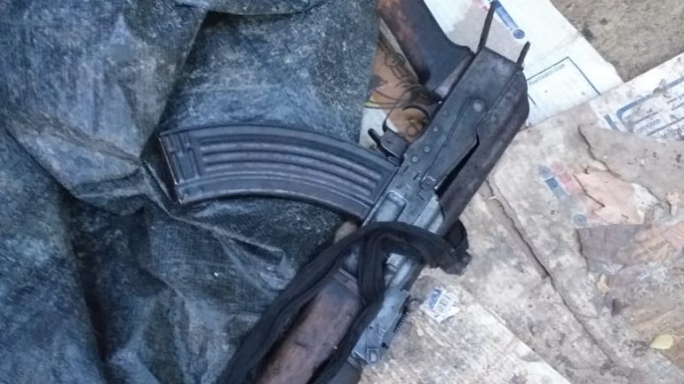 Arrestohen tre persona, kultivonin kanabis