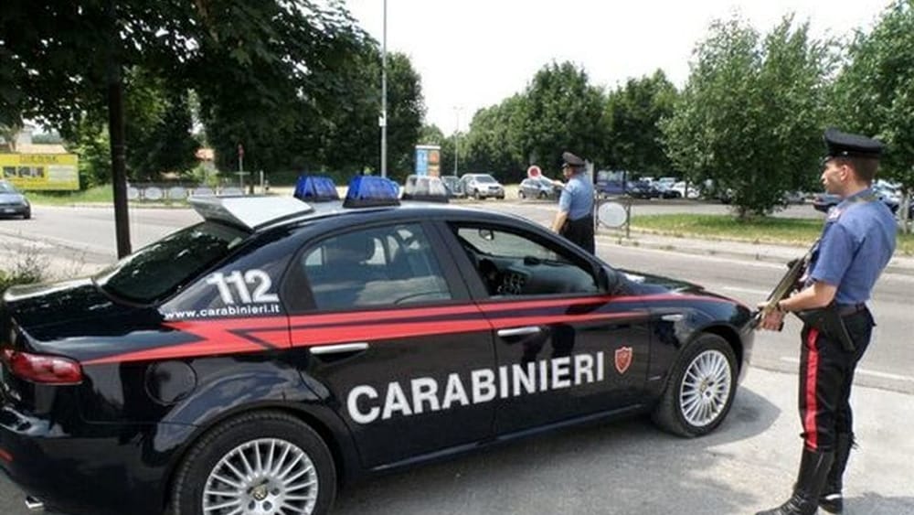 Shqiptari gjendet i vdekur në oborrin e shtëpisë së shokut nga gruaja