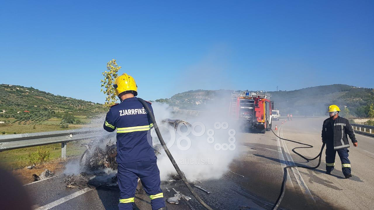 Shkrumbohet makina, shpëton mrekullisht shoferi