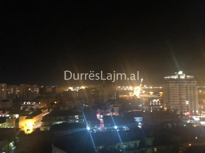Pas të nxehtit përvëlues, shkreptimat e shiu përfshijnë qytetin e Durrësit