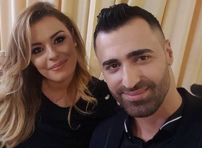 Erik Lloshi dhe Anxhela Peristeri i kanë dhënë fund shoqërisë, këngëtarja mungon në dasmën e tij