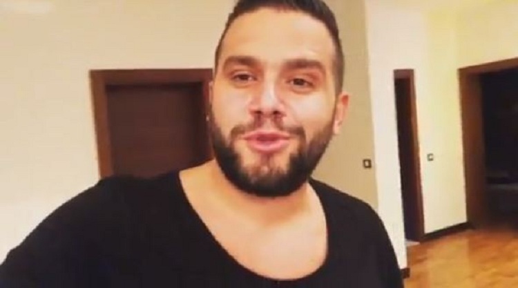 Pas 5 muajsh mungesë, rikthehet Flori Mumajesi me një dedikim për fansat (VIDEO)