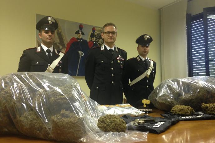 Shqiptari kapet me mbi 1 milion euro drogë në makinë