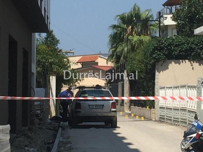 FOTO nga vendngjarja, kush është viktima e atentatit në Durrës (EMRI)