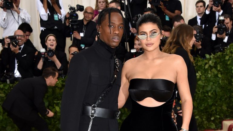 Martesa për Kylie Jenner mund të vijë pas fëmijës së dytë