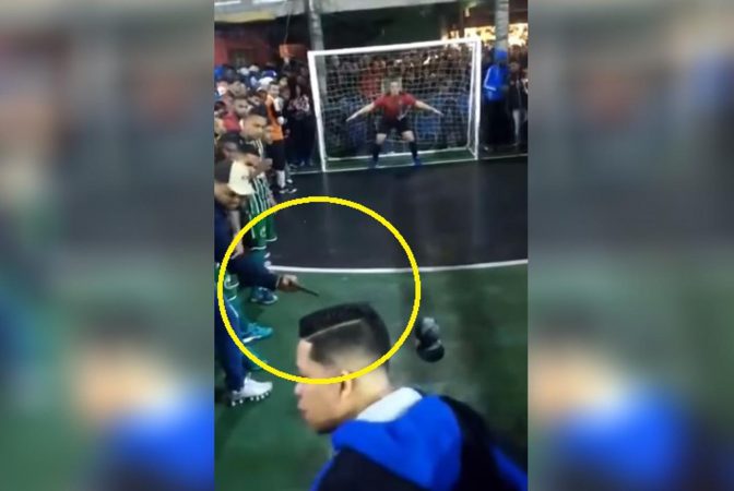 Grushte dhe armë për një penallti, në Brazil ndodh gjithçka (VIDEO)