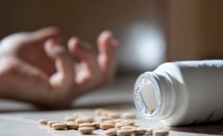 E rëndë, adoleshenti i jep fund jetës