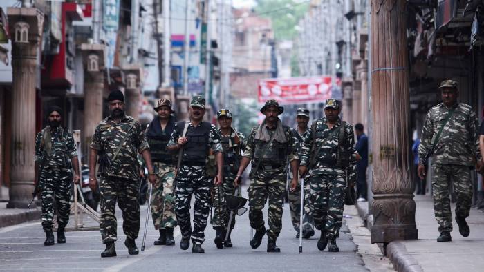 Lufta e rrezikshme që mund të shpërthejë në Azi, mbyllen shkollat dhe fiket interneti