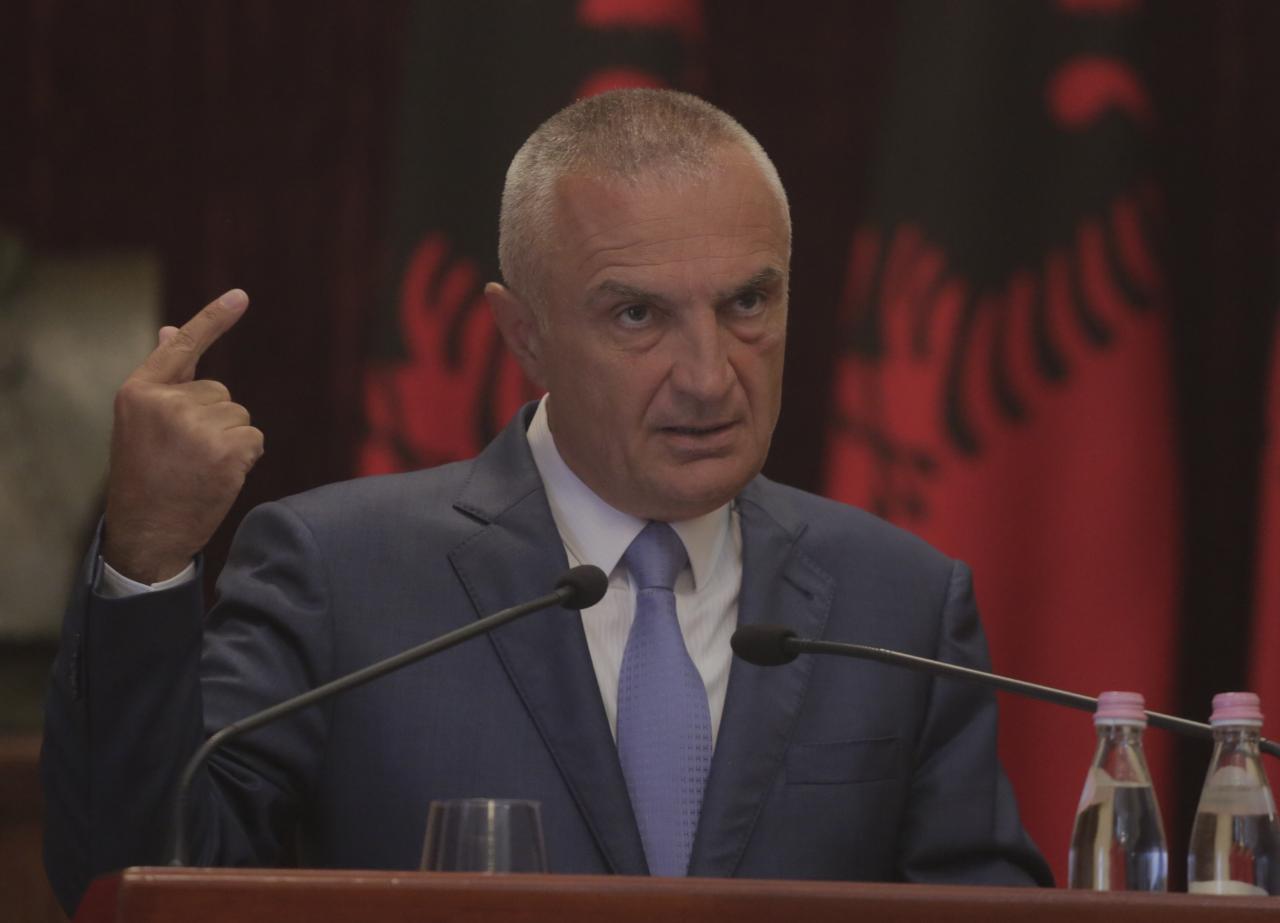 Presidenti Meta kthen për rishqyrtim ligjin për Akademinë e Shkencave