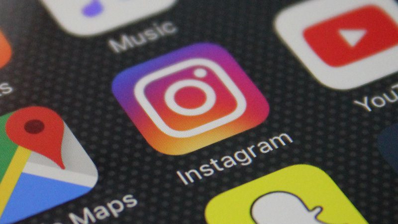 Instagrami i shpall luftë lajmeve të rreme
