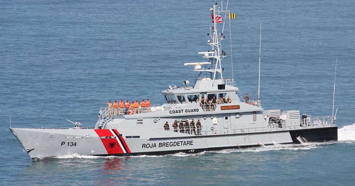 Veliera pëson defekt në det, holandezët shpëtohen nga Roja Bregdetare shqiptare