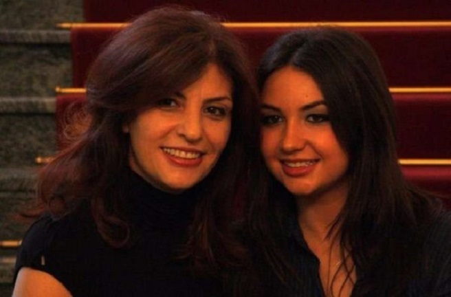 Jozefina Topalli bëhet gjyshe, Megi sjell në jetë fëmijën e parë