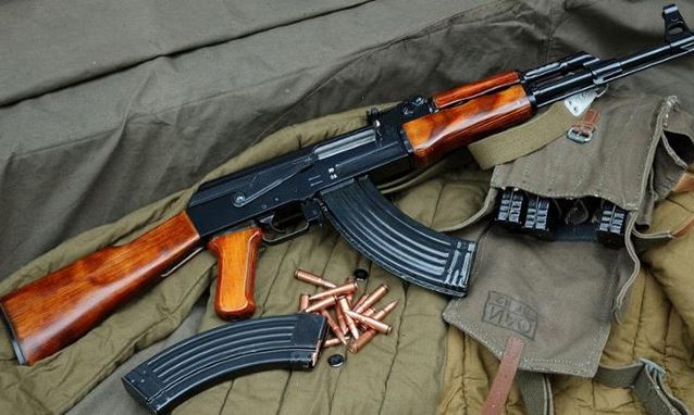 Panik te banorët nga të shtënat me armë, prangoset 24-vjeçari me kallashnikov