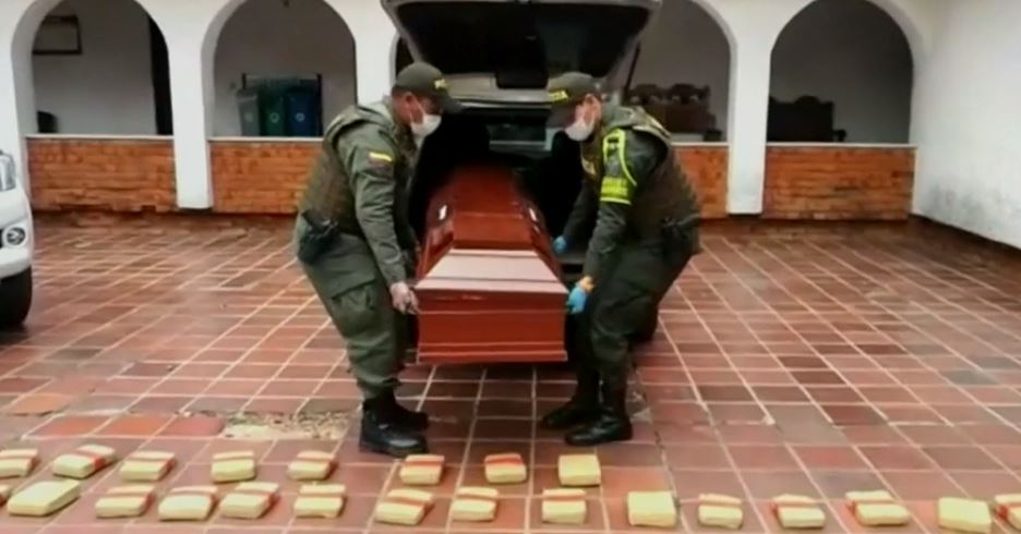 Policia bën zbulimin e pabesueshëm në 2 arkivolë