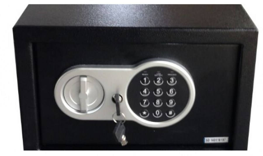 Grabitet banesa, autorët marrin kasafortën me para dhe çiften